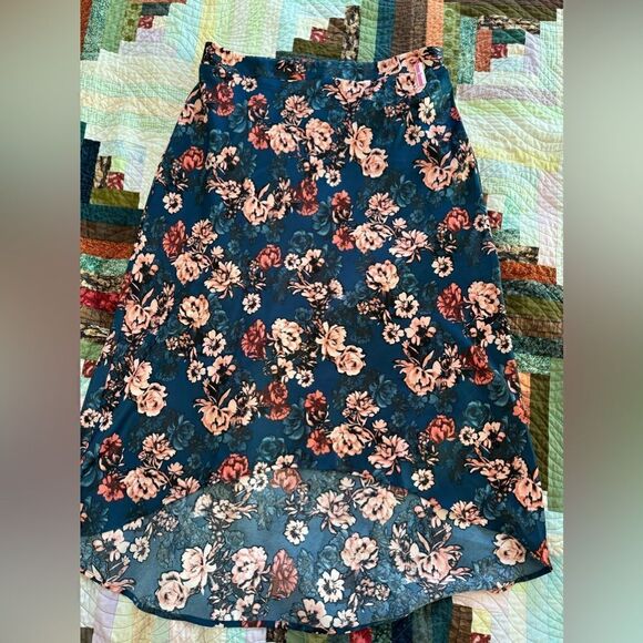 🌞 NWT Silk Material Floral Asymmetrical Skirt - Picture 1 of 7